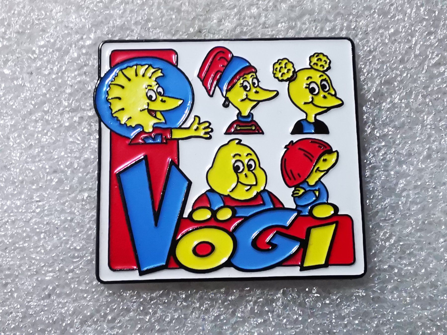 Placchette & Badge: Ansteckpin 54: Vögi – Usato da Oppligen venduto da Pin-Fall-Shop