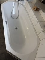 Eckbadewanne weiss mit Armatur gebrauchter Zustand
