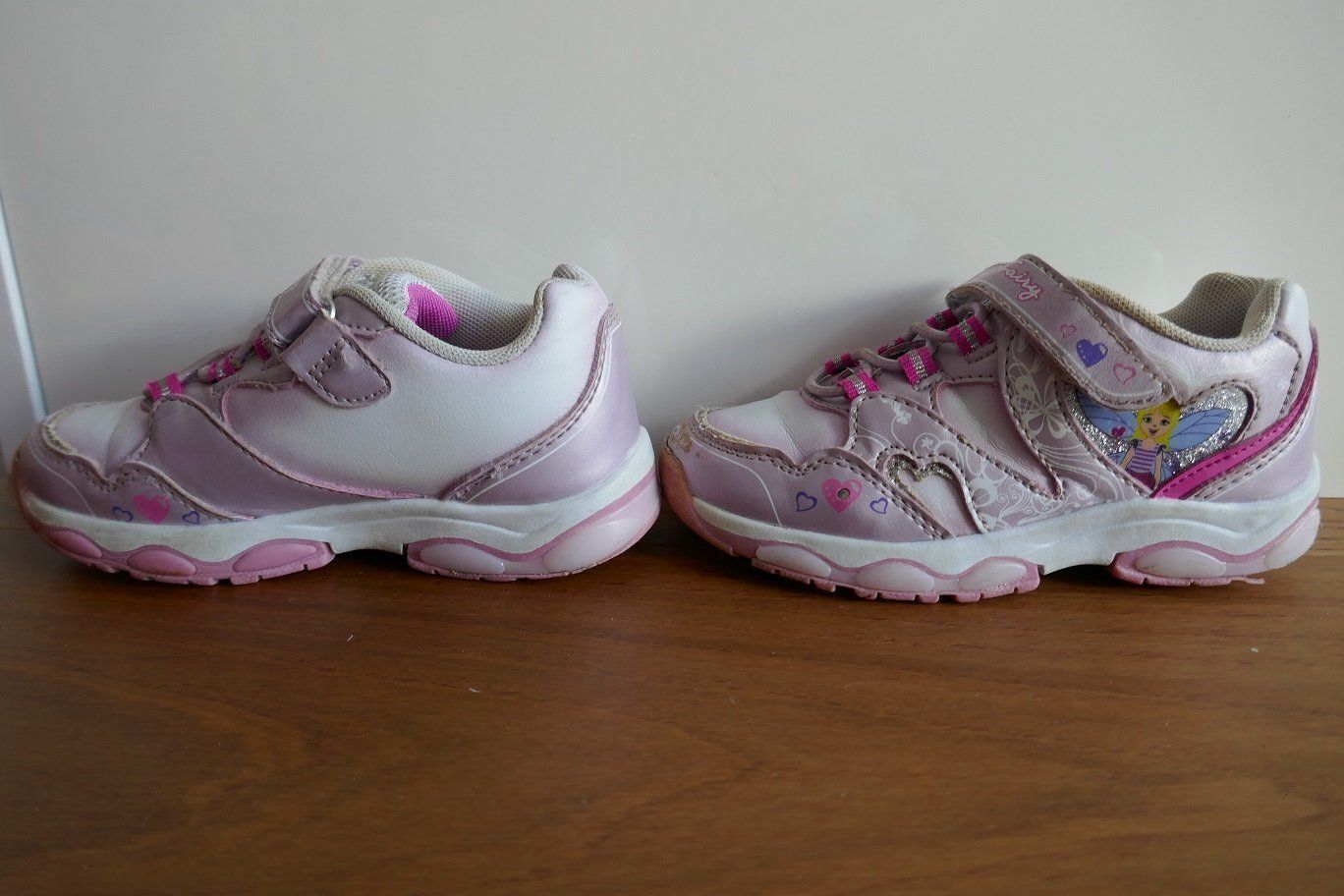 Scarpe per ragazze: Hübsche blinkende Turnschuhe, Gr. 27 – Usato da Horgen venduto da Feli39 2