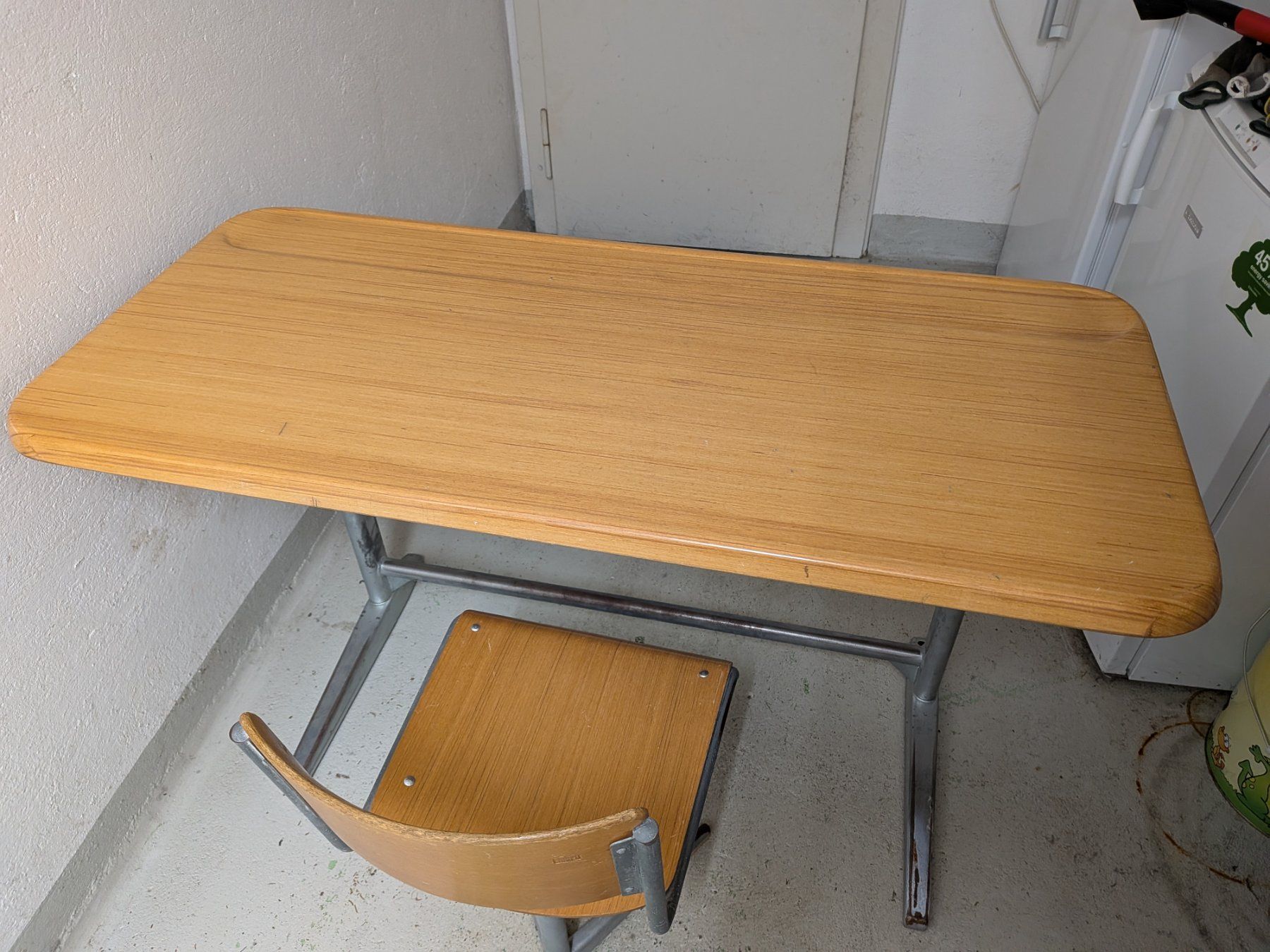 Embru Scrivanie: Kinder Schreibtisch – Usato da Turbenthal venduto da ulv_8wxr