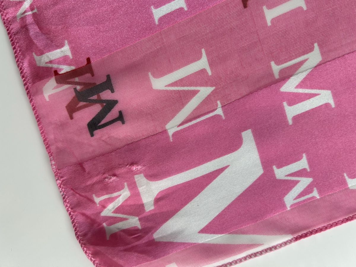 Foulard & Sciarpe: Pink Scarf with M Pattern Good Condition – Usato da Saland venduto da ele_vc96 3