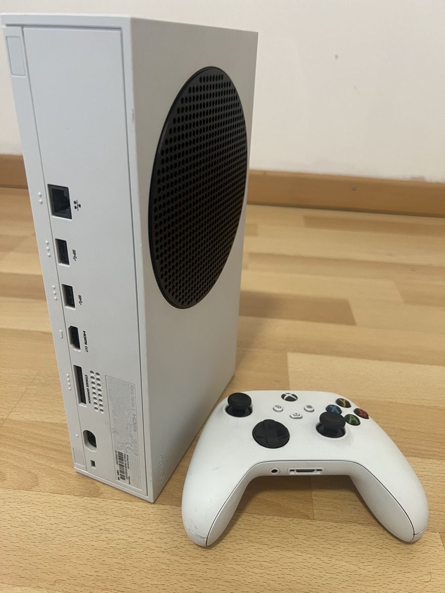Microsoft Console: Xbox Series S avec manette et cables – Usato da Martigny venduto da Piepie77zoo 2