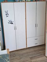 Kleiderschrank 4-türig + Bett von FLEXA