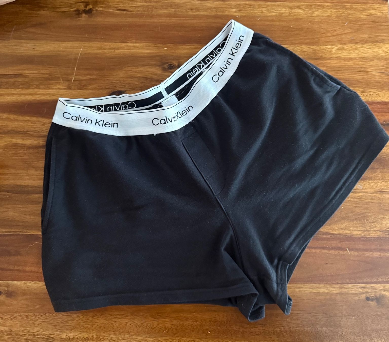 Calvin Klein Pantalons: Calvin Klein Lounge Shorts – D'occasion à Luzern par Itsclaire