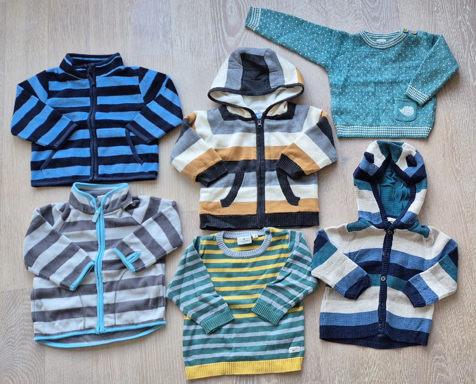 Kleiderpakete & -sets: Babykleider Set Jäckli Pullis Grösse 74 – Gebraucht aus Zürich von Greenthesheep