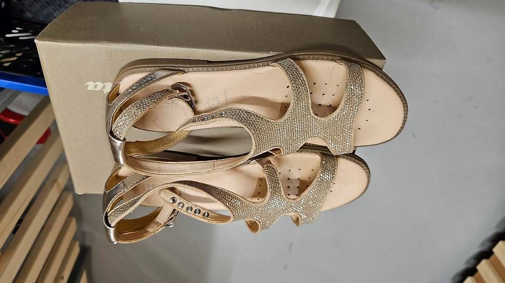 Geox Scarpe per ragazze: Sandales Geox T36 – Usato da Bussigny venduto da Lybaro 1
