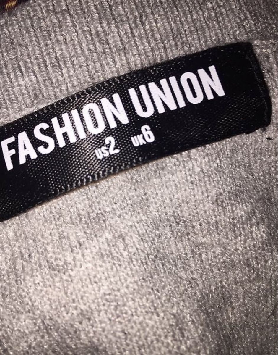 T-shirt: T-shirt – Nuovo (secondo la descrizione) da Basel venduto da lia_brr2 1