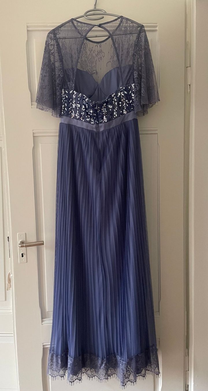 Kleider: Abendkleid – Neu und originalverpackt aus Basel von van_j9k5 1
