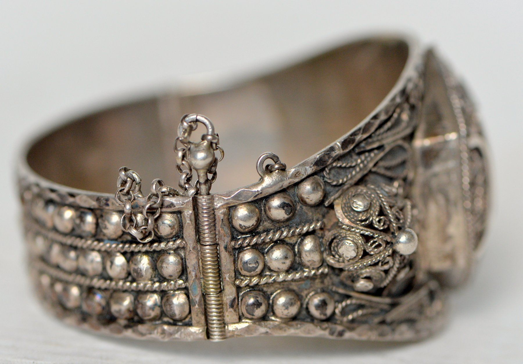 Bracciali & Braccialetti: Ancien bracelet en métal – Usato da Neuchâtel venduto da Neuchatel 5