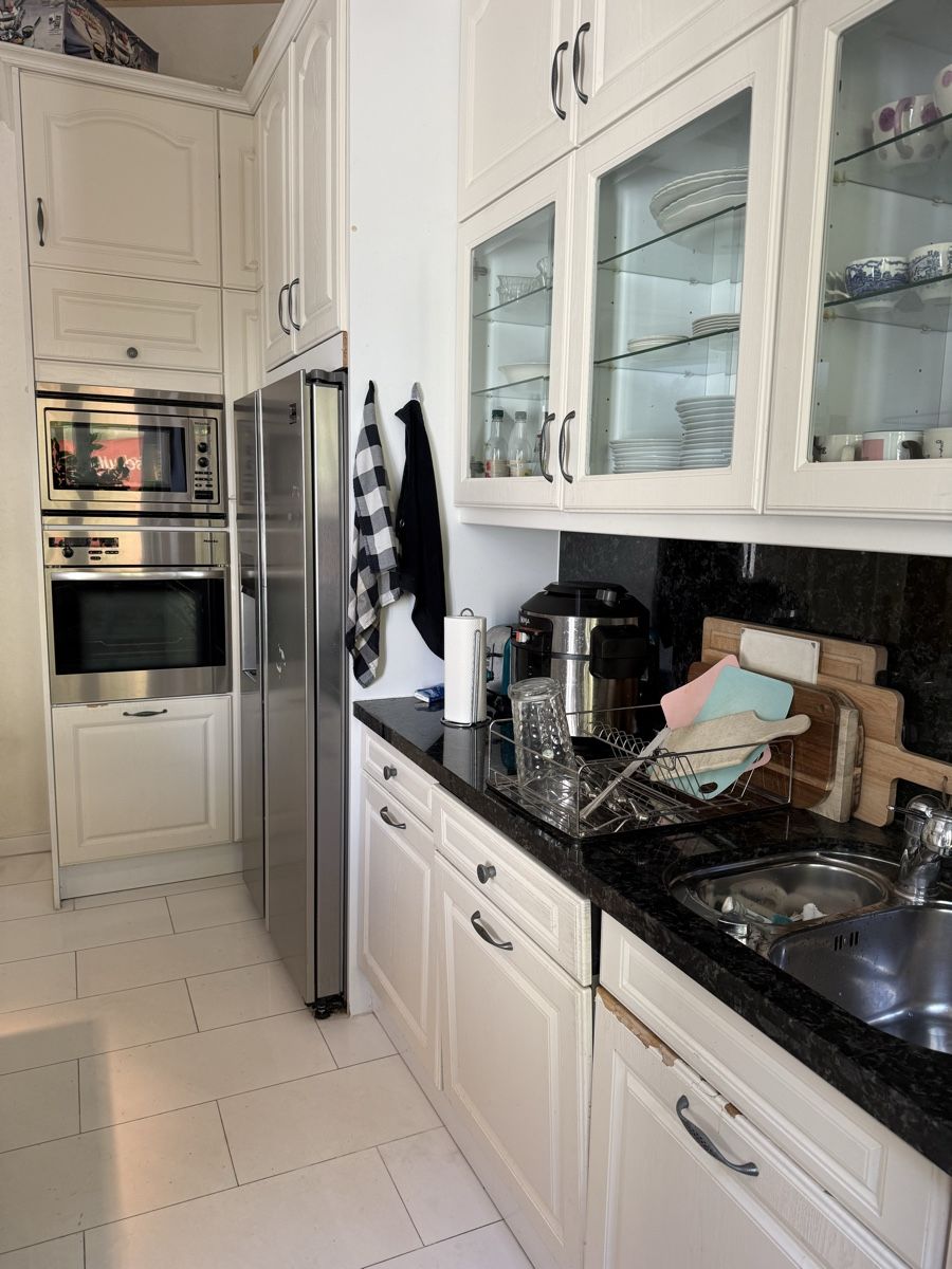 V-Zug Cucine complete: Grosse Küche mit Einbaugeräten Samsung Miele – Usato da Wädenswil venduto da DAS10 6