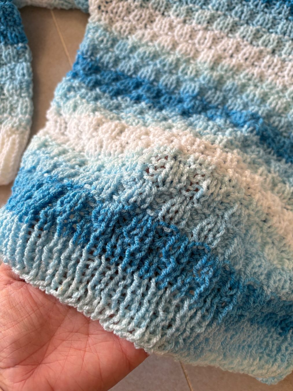 Pulls et sweat-shirts: Kinder Pullover gestrickt Grösse 98 neu blau Handmade – Neuf avec emballage d'origine à Basel par Tierschutz-Flohmi 2
