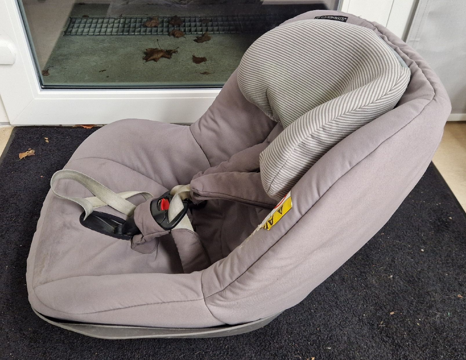 Maxi-Cosi Seggiolini per auto: Maxi-Cosi - Kindersitz mit 2wayFix-Base (ISOFIX) – Usato da Oberentfelden venduto da houserman 3