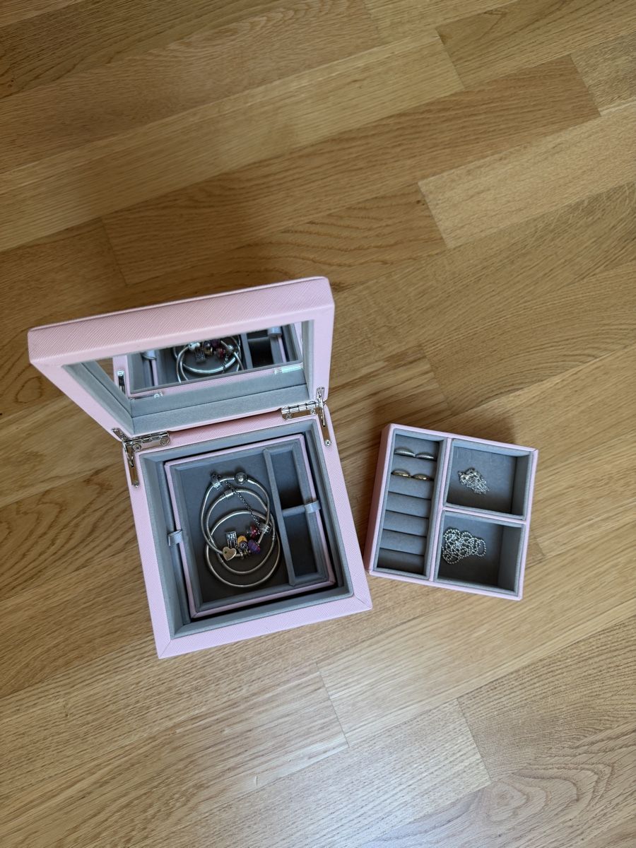 Pandora Sonstiger Schmuck: Pandora Schmuck-Box mit Inhalt – Gebraucht aus Langenthal von Loeffel89