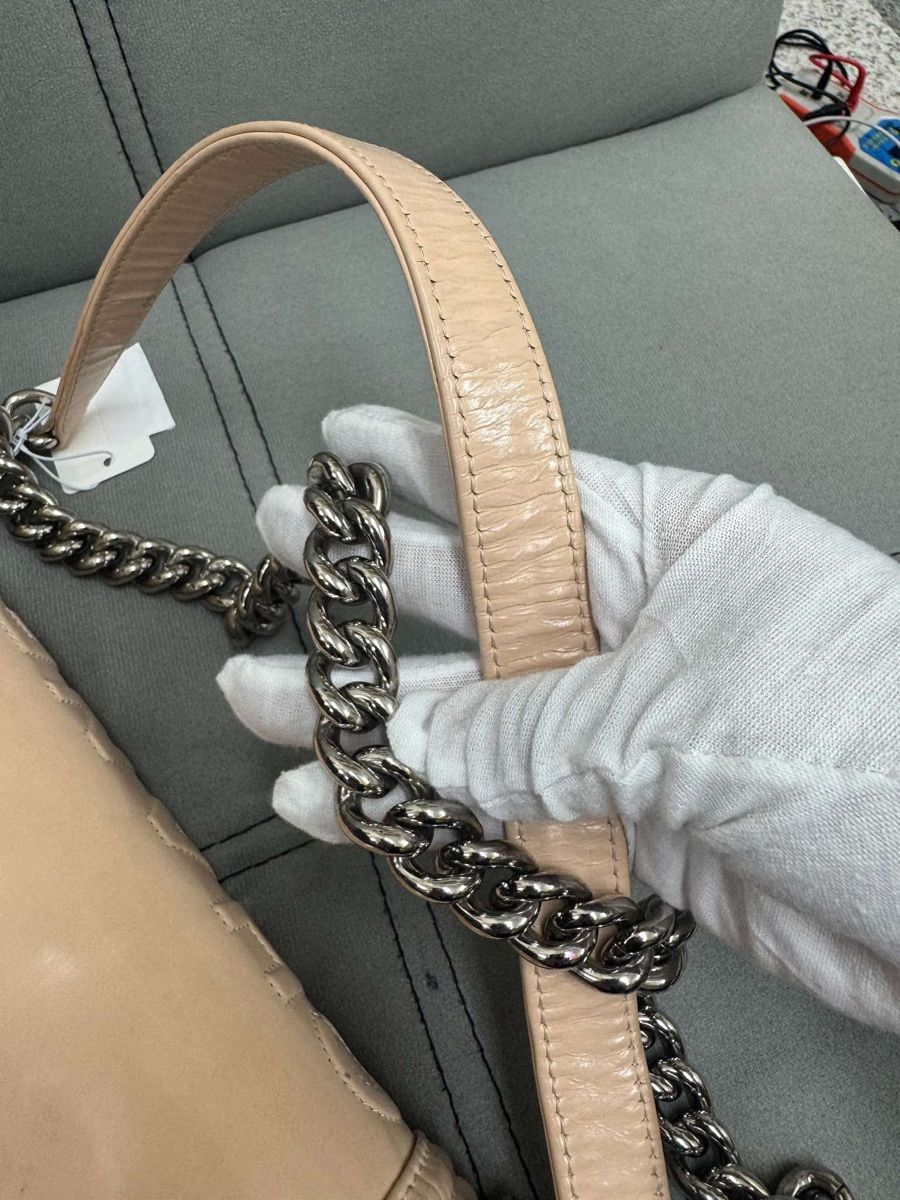 Chanel Borse da donna: Chanel Boy Medium Tasche Beige Patentleder  – Usato da Heimberg venduto da Veven 7