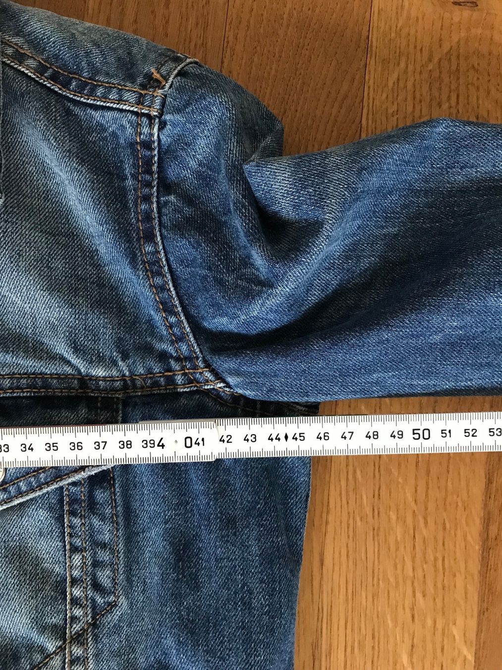 Mango Giacche: Schöne Jeansjacke von Mango – Usato da Bern venduto da fluffy07 2