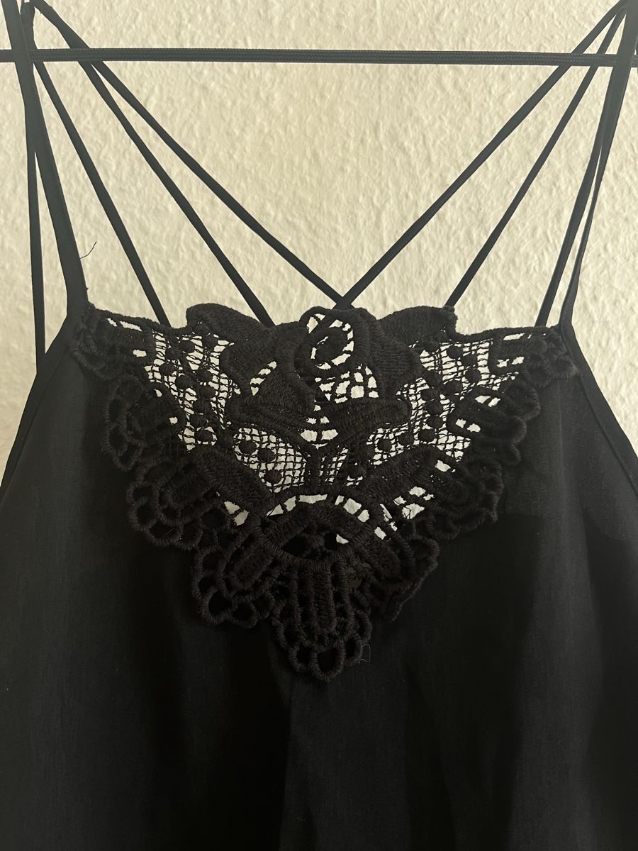 Top: top dentelle noir  – Usato da La Chaux-de-Fonds venduto da vert_j 1