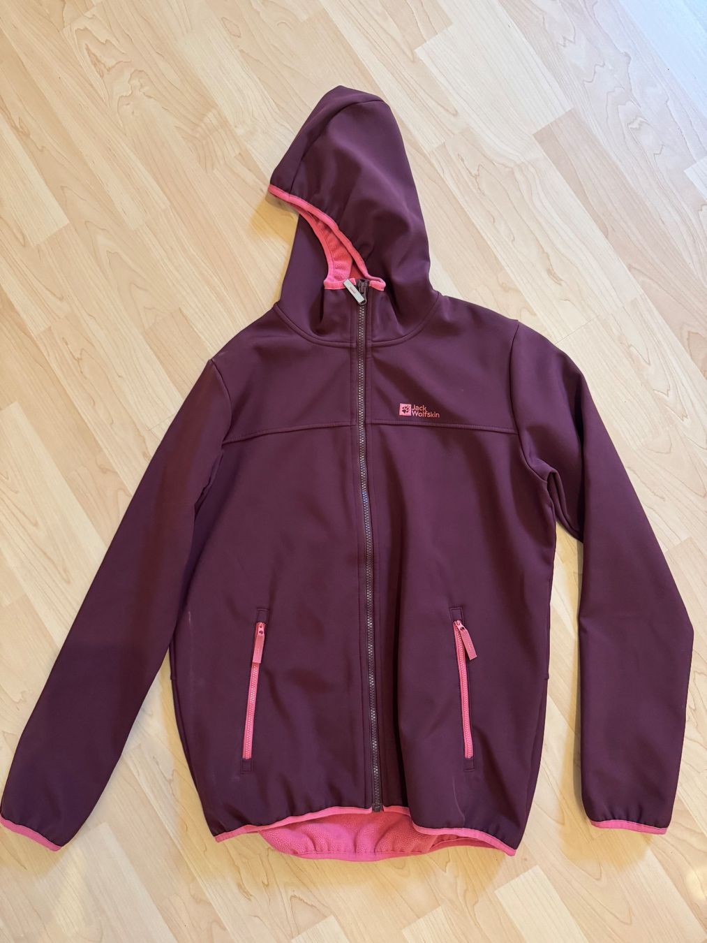 Jack Wolfskin Giacche & Cappotti: Jack Wolfskin Kinder Softshelljacke Gr. XL/176 – Usato da Bäriswil BE venduto da salatissimo