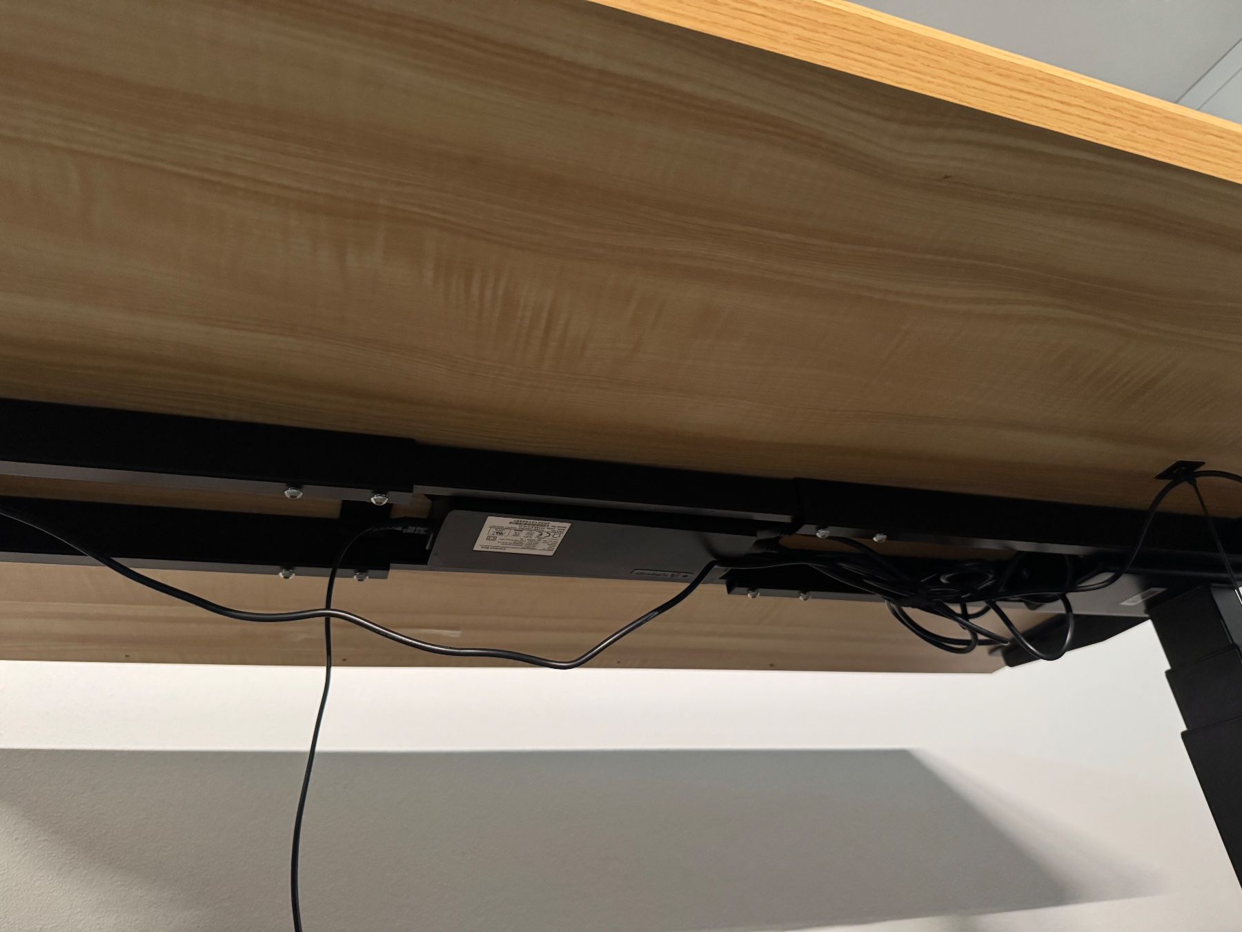 Schreibtische: Höhenverstellbarer Bürotisch (Ofinto Elevate) – Gebraucht aus Inwil von jan_7l7x 4