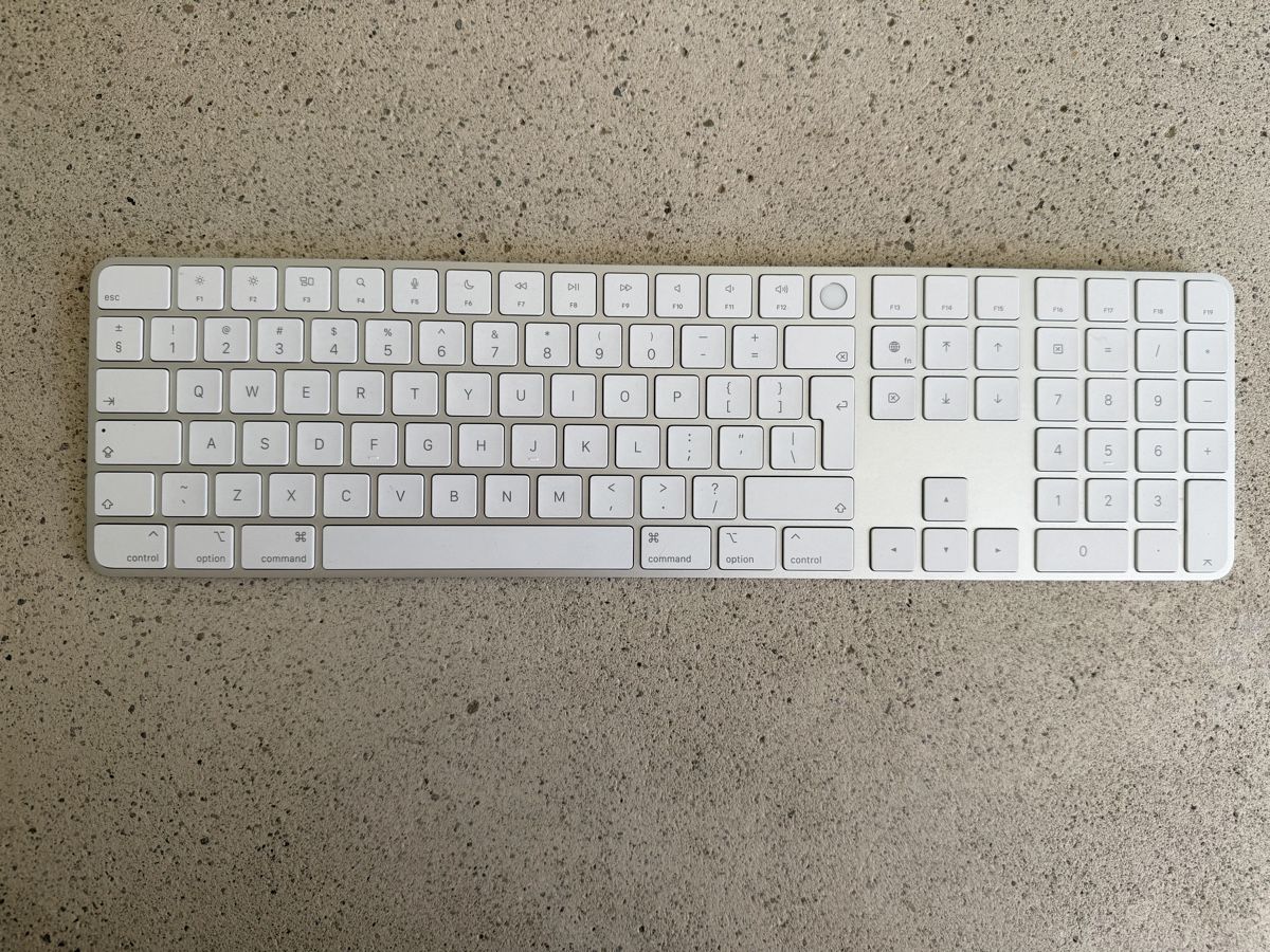 Apple Tastiere: EngApple Magic Keyboard with Touch ID, English international – Usato da Dübendorf venduto da xce_m8qq