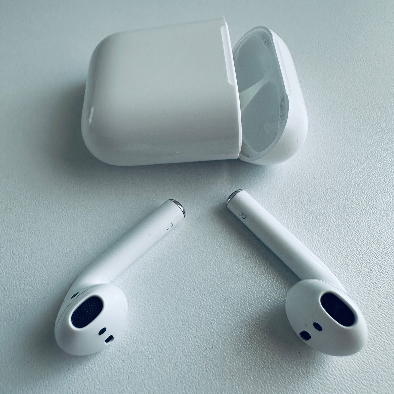 Apple Cuffie: Original Apple AirPods 2 Kopfhörer Wireless Lightning Kabel – Usato da Basel venduto da MY.AIRPODS.SHOP 2