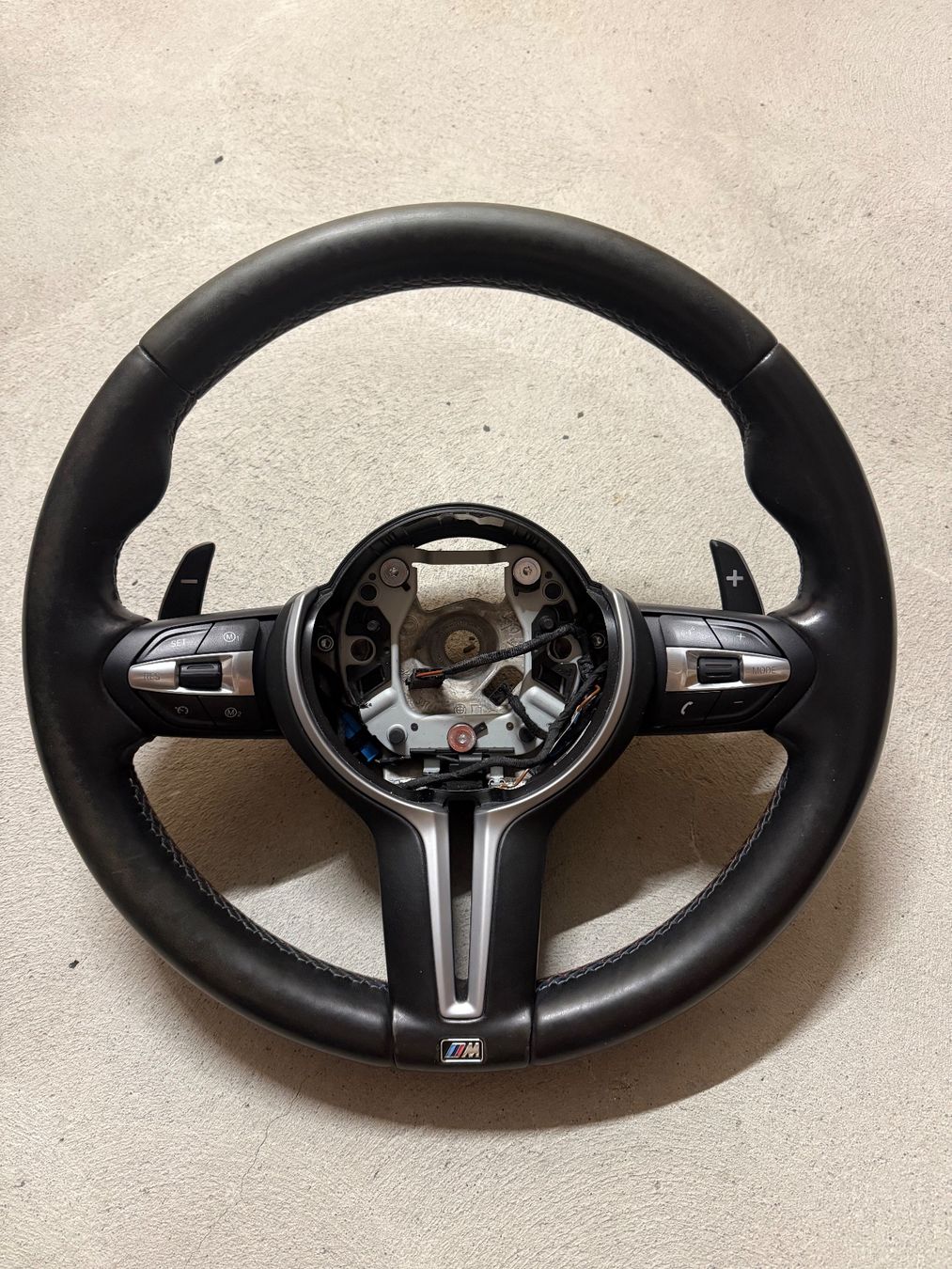 BMW Tutti pezzi di ricambio auto: BMW M2 M3 M4 Lenkrad original – Usato da Ballwil venduto da Red3