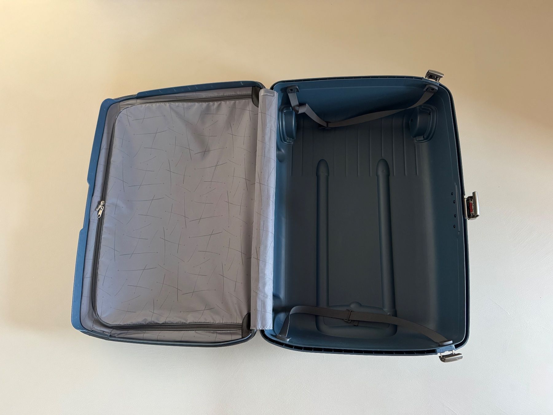 Samsonite Valigie: SAMSONITE ROLLKOFFER GROSS, FARBE BLAU – Usato da Oberentfelden venduto da May03 4