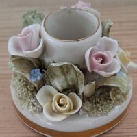 Feine Porzellan-Kerzenhalter mit Rosen