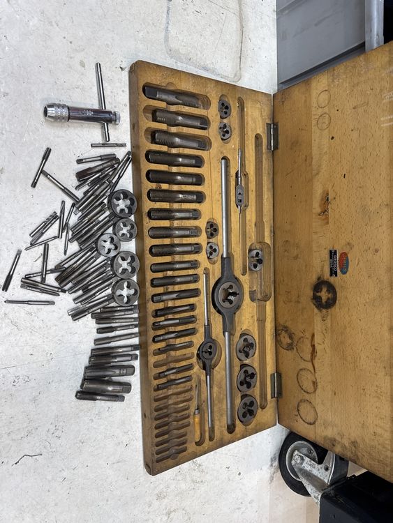 Tous les outils: Gewinde schneide set – D'occasion à Hölstein par FabivR