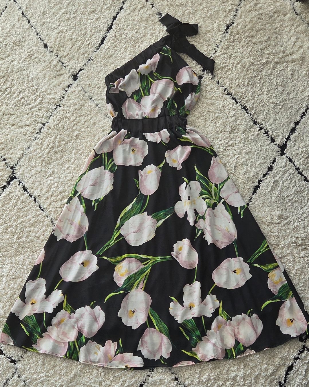 Vestiti: Shoulder-Kleid mit Blumenmuster – Nuovo (secondo la descrizione) da Belp venduto da mar_wyp6