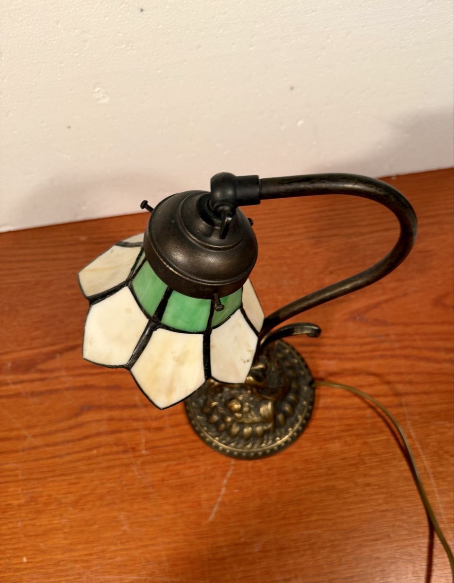 Lampade: Vintage Tiffany Style Lamp with Cherub Base  – Usato da Lausanne venduto da artnouveau05 2