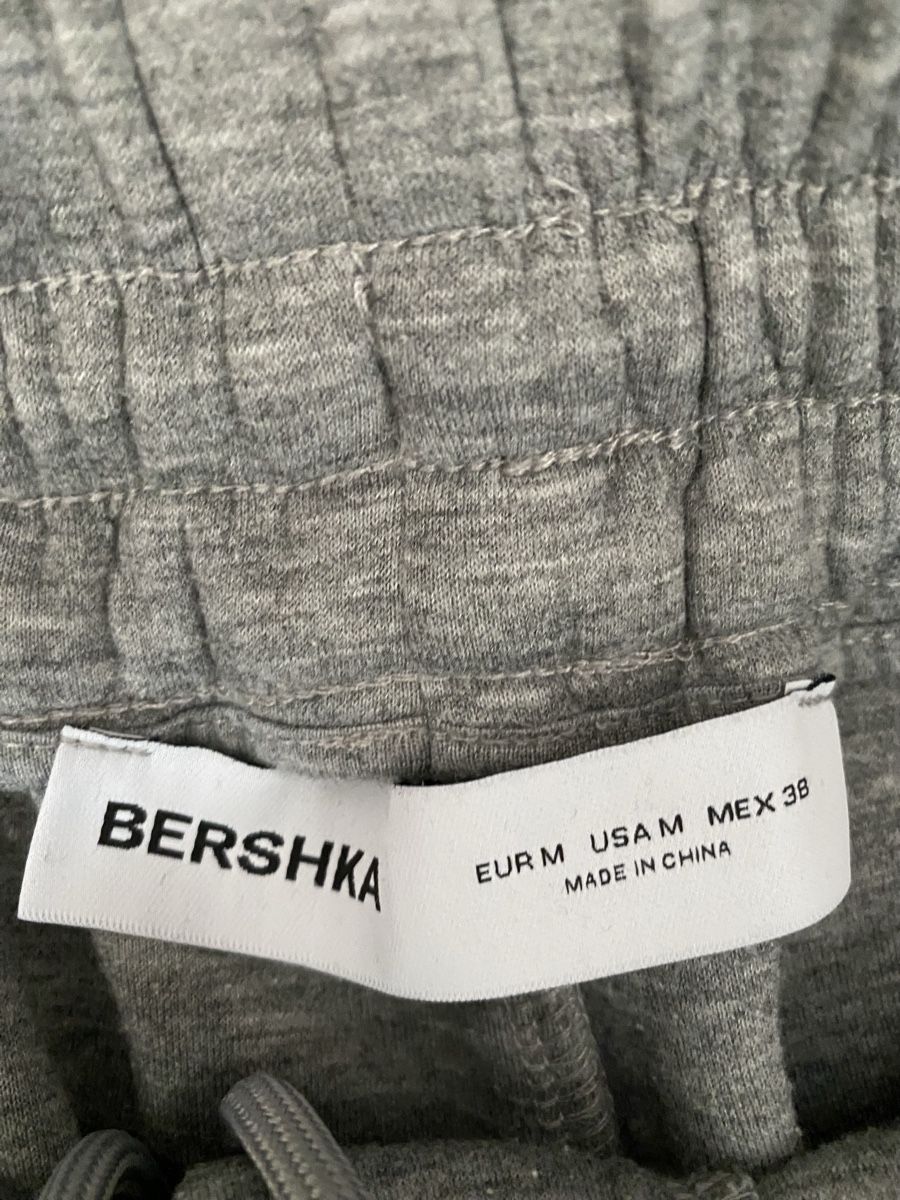 Bershka Pantaloni: Bershka Trainerhose Herren grau M – Usato da Birr venduto da savasdee 2