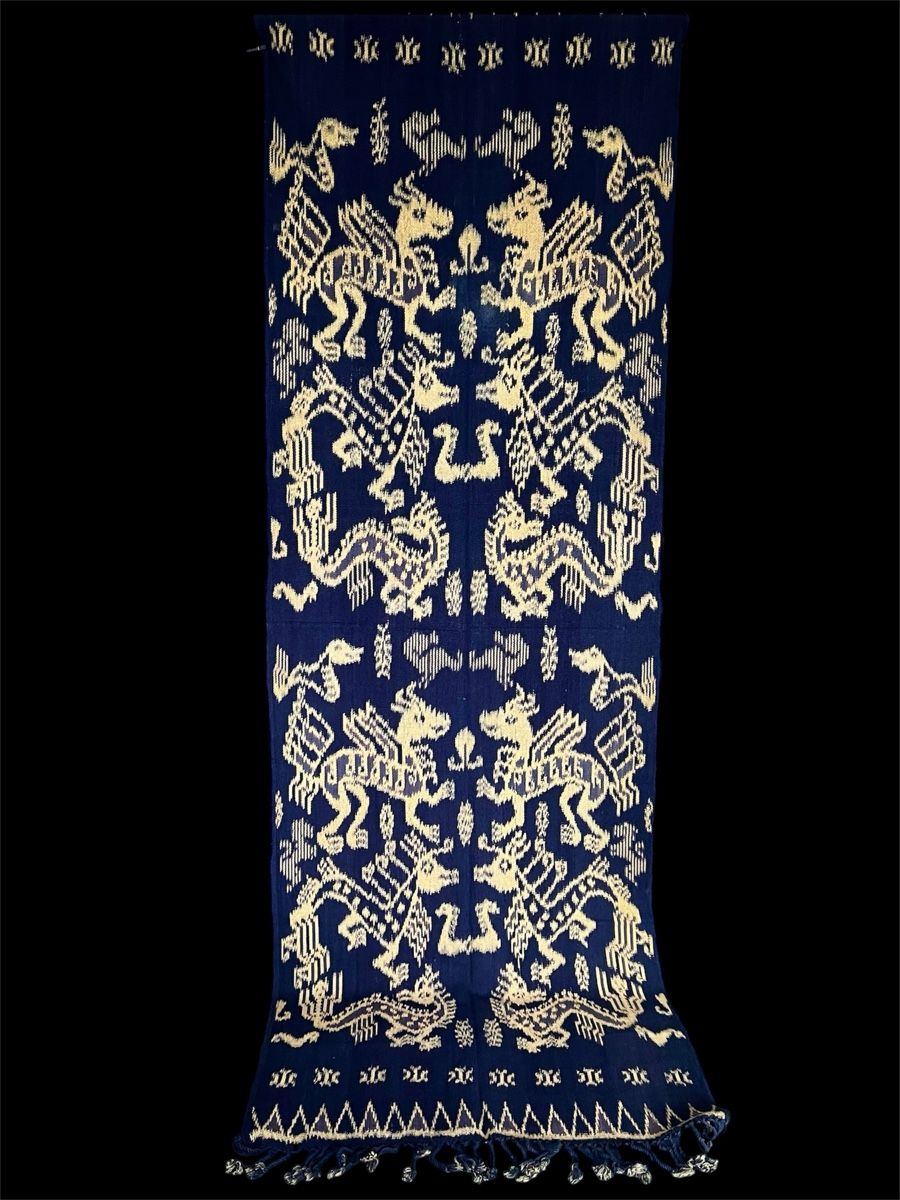 Tessuti: Indonesischer Vintage Ikat-Textile  mythischem Drachendesign – Usato da Moehlin venduto da Balirain