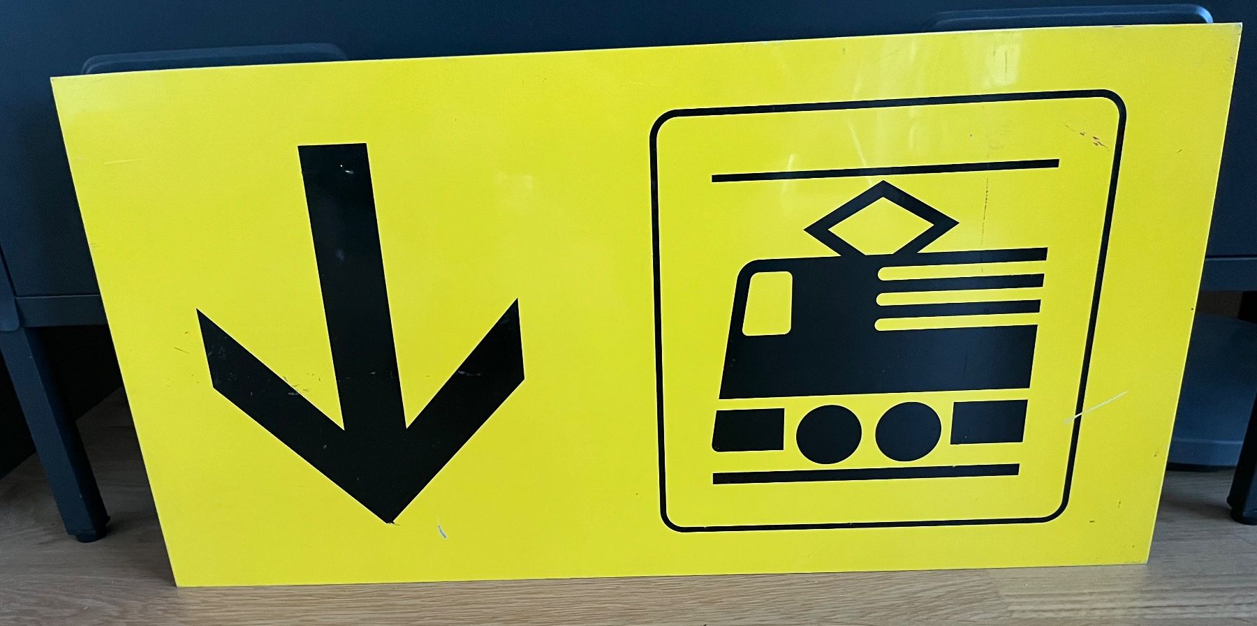 SBB/CFF/FFS Insegne: Schweizer Bahnhof-Schild Wegweiser Bahn Richtung – Usato da Wabern venduto da DaxKarten-75 1