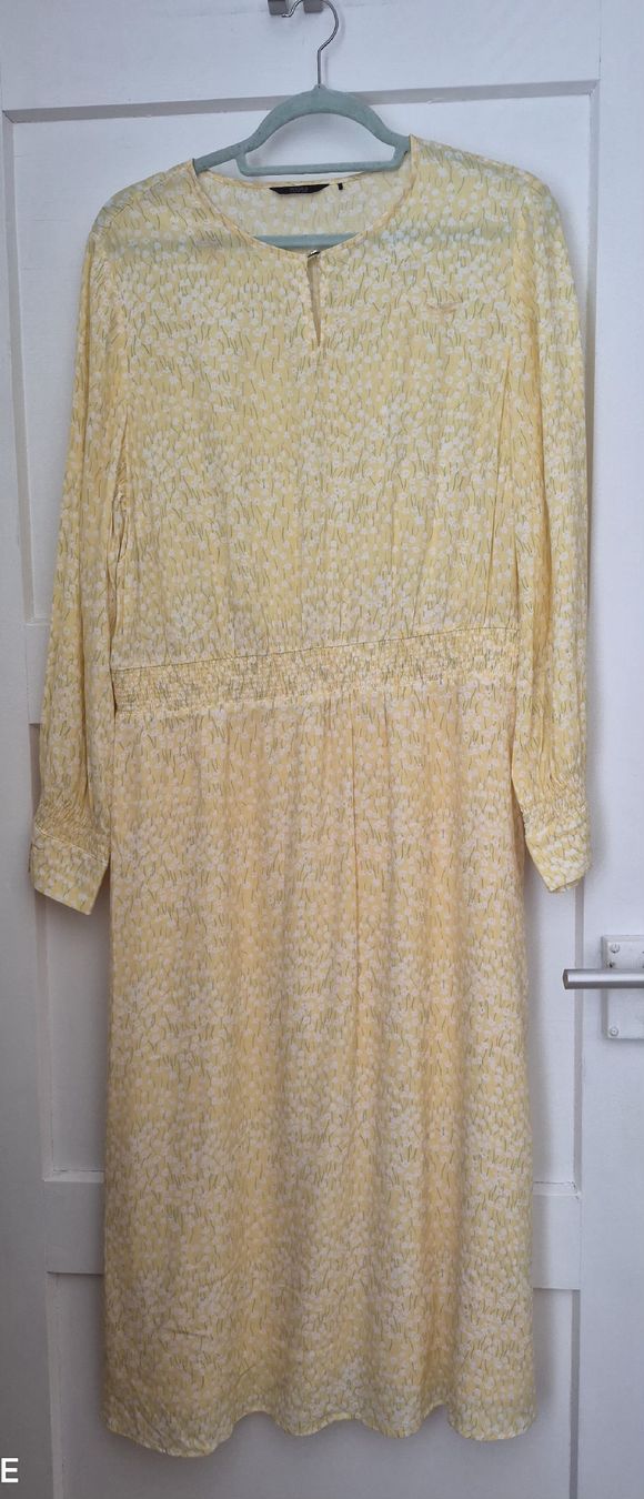 C&A Vestiti: C&A Robe taille 44 - très peu portée  – Usato da Bern venduto da dasgesuchtobjekt