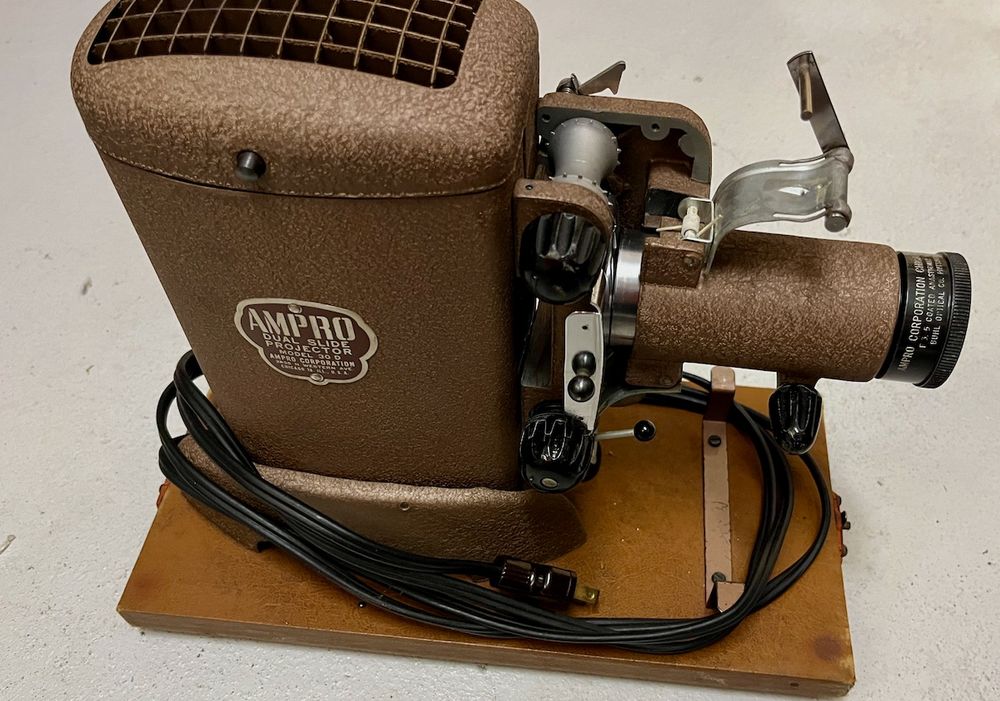 1940s AMPRO SLIDE PROJECTOR MODEL 30D + VINTAGE CASE ANTIK Acheter