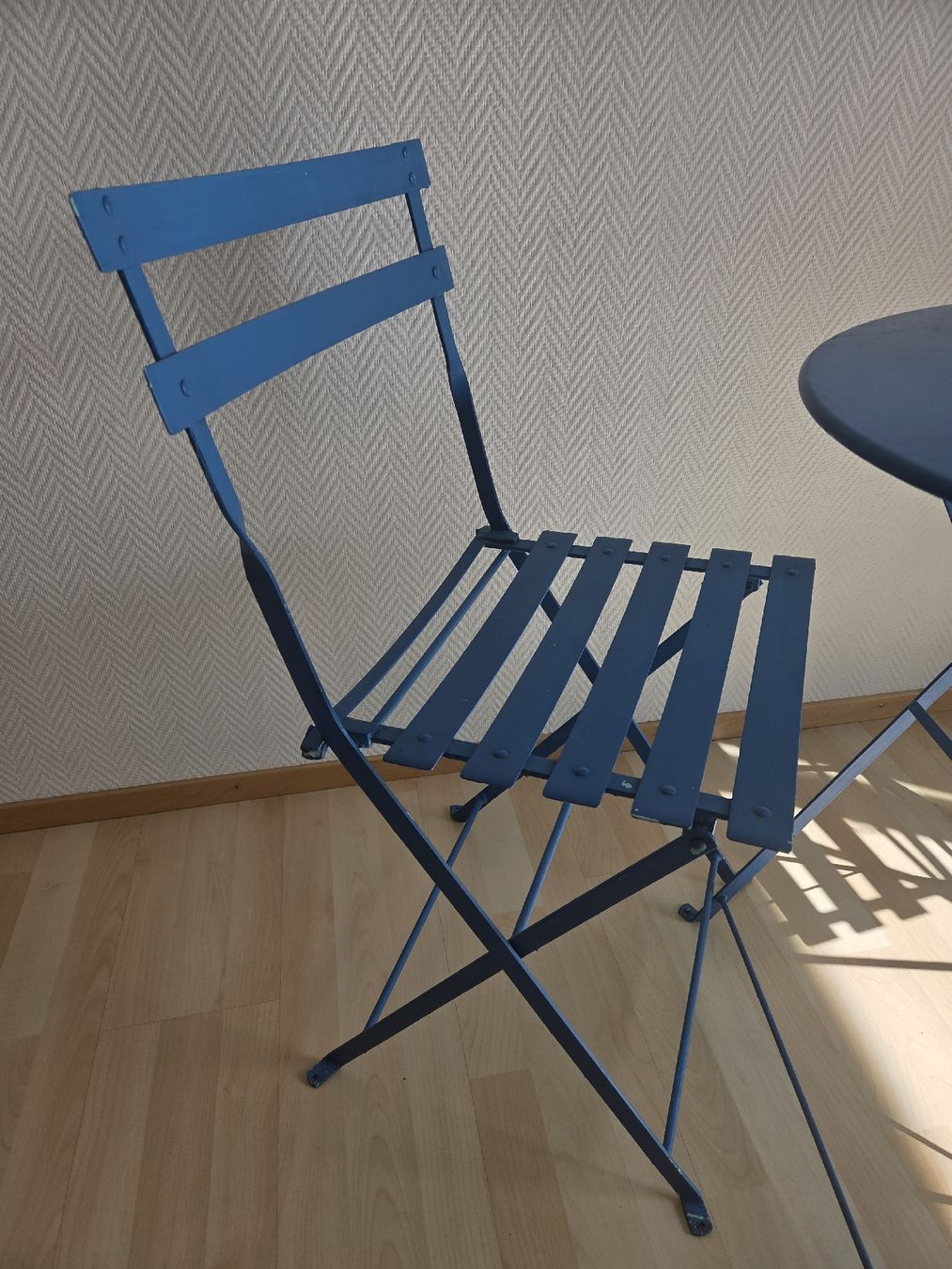 Tische: Tisch + 2 Stühle  – Gebraucht aus Zürich von vec_6r9d 3