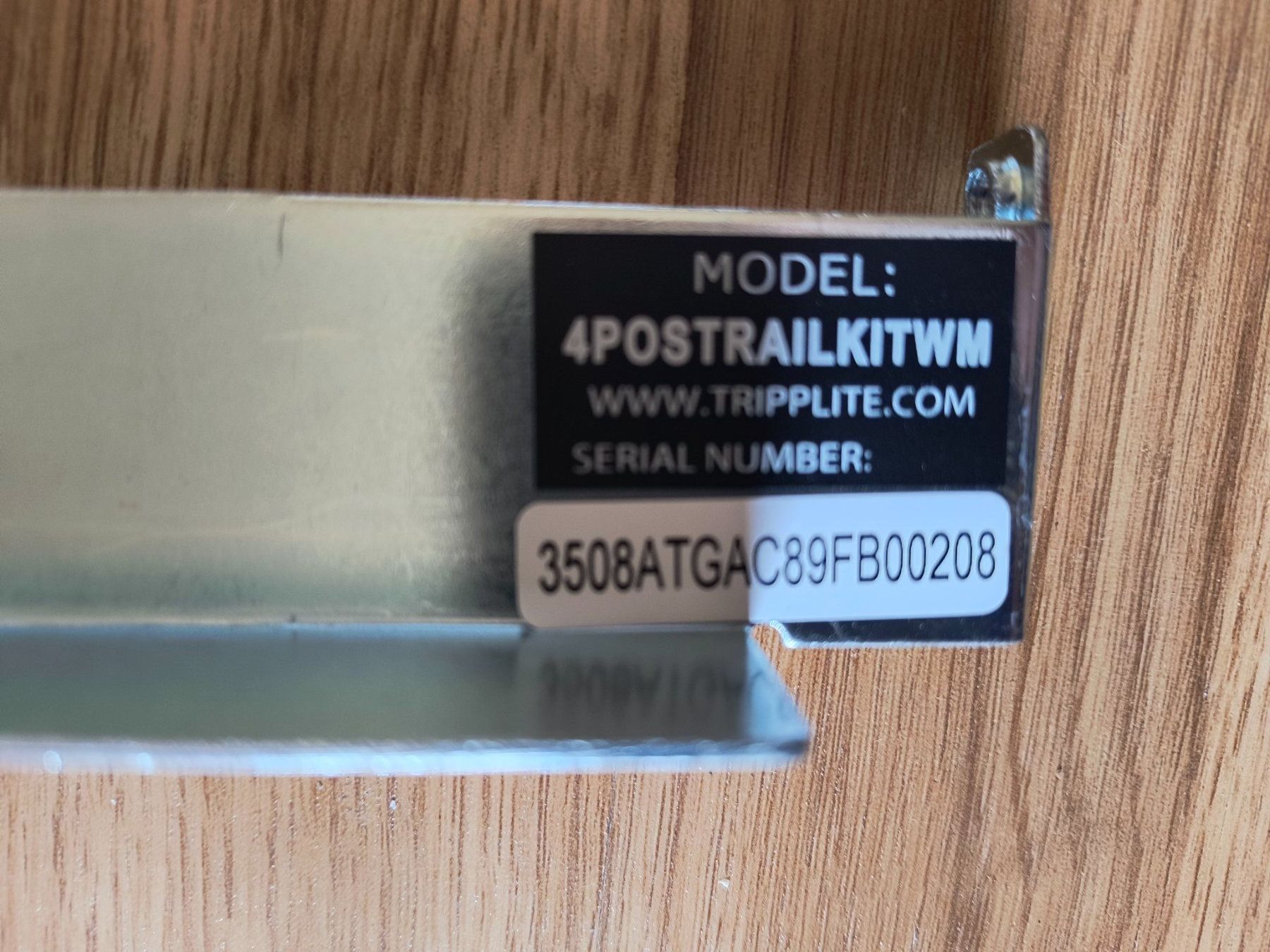 Racks & Ständer: Eaton Tripp Lite 4POSTRAILKITWM 4-Post Rack-Mount Shelf Kit – Gebraucht aus Grenchen von Charly15011969 2