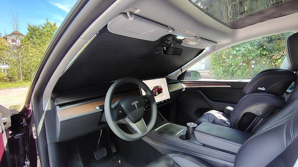 Alle Autoersatzteile: Sonnenshutz Frontscheibe Tesla Model Y – Gebraucht aus Bern von AlexCHR23