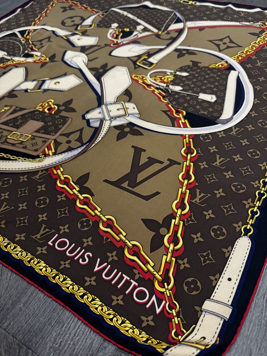 Louis Vuitton Foulards & écharpes: Louis Vuitton Silk Scarf Brown Monogram 90cm – D'occasion à Thonex par Lux_brands01 1