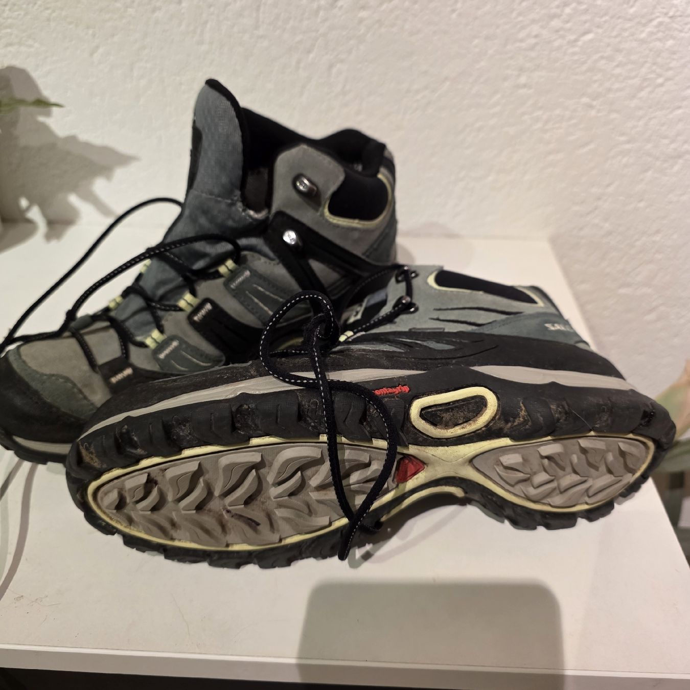 Salomon Scarpe da uomo: Salomon Wanderschuh Gore Tex 38 2/3 – Nuovo (secondo la descrizione) da Kirchberg BE venduto da Baba845 2