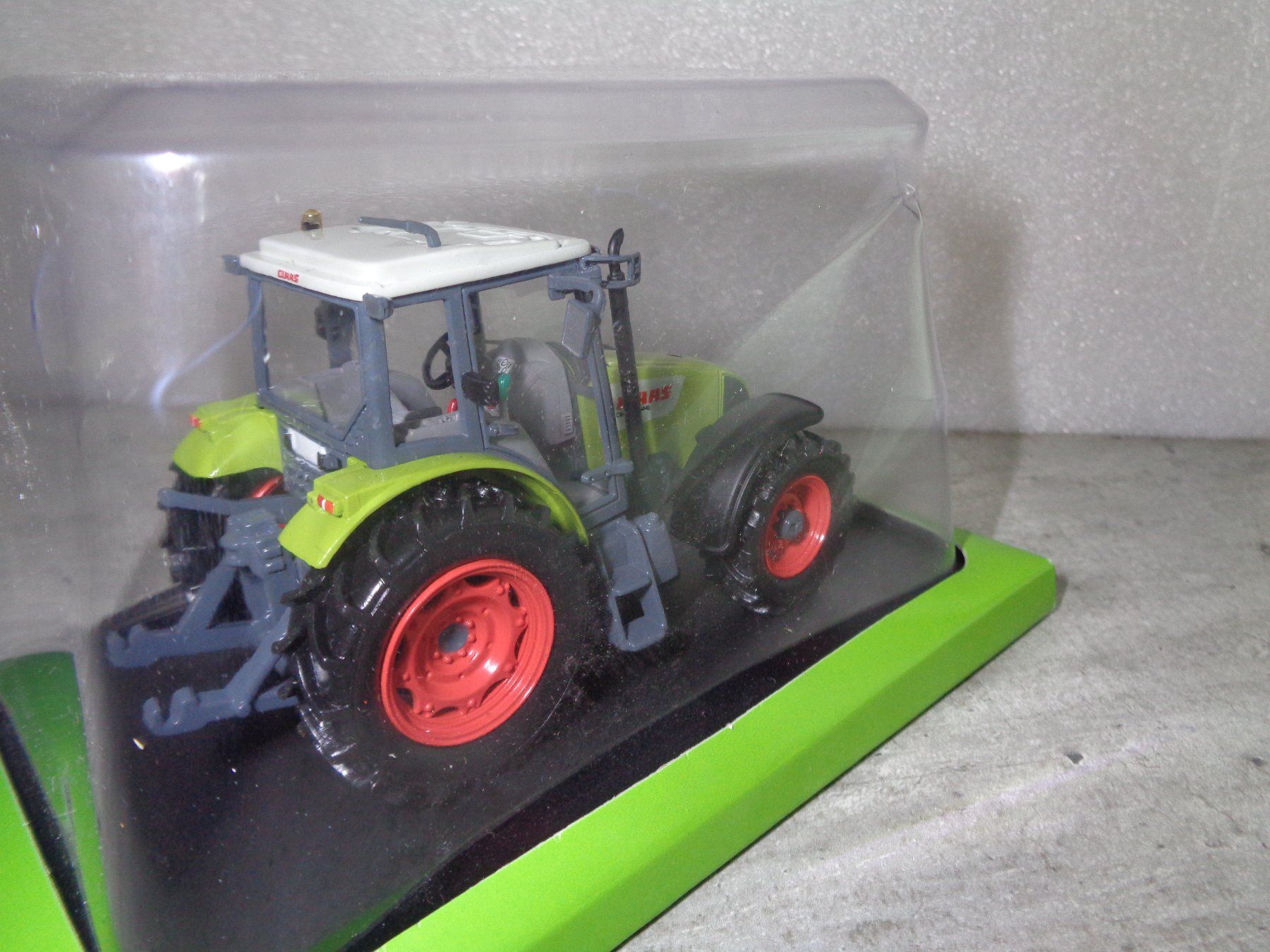 Modellbausätze & Standmodelle: Hachette 1:43 Tracteur Class Celtic 446 RX 2004 – Neu und originalverpackt aus Reconvilier von rallycar 2
