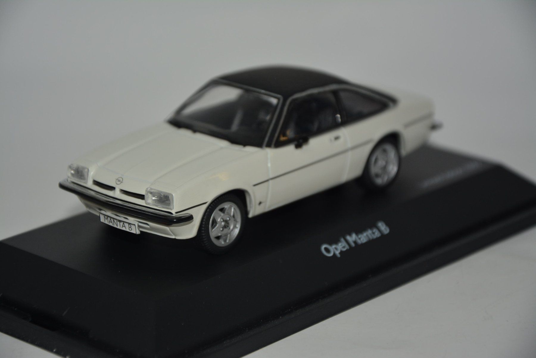 Opel Modellini d'auto: Opel Manta B ,  Schuco , 1:43 – Nuovo e nell'imballaggio originale da Goldach venduto da Feivel9 2