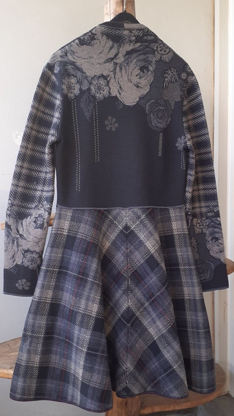 Ivko Mäntel: Ivko Strickmantel/kleid, 38 – Gebraucht aus Bern von Solarsystem 3
