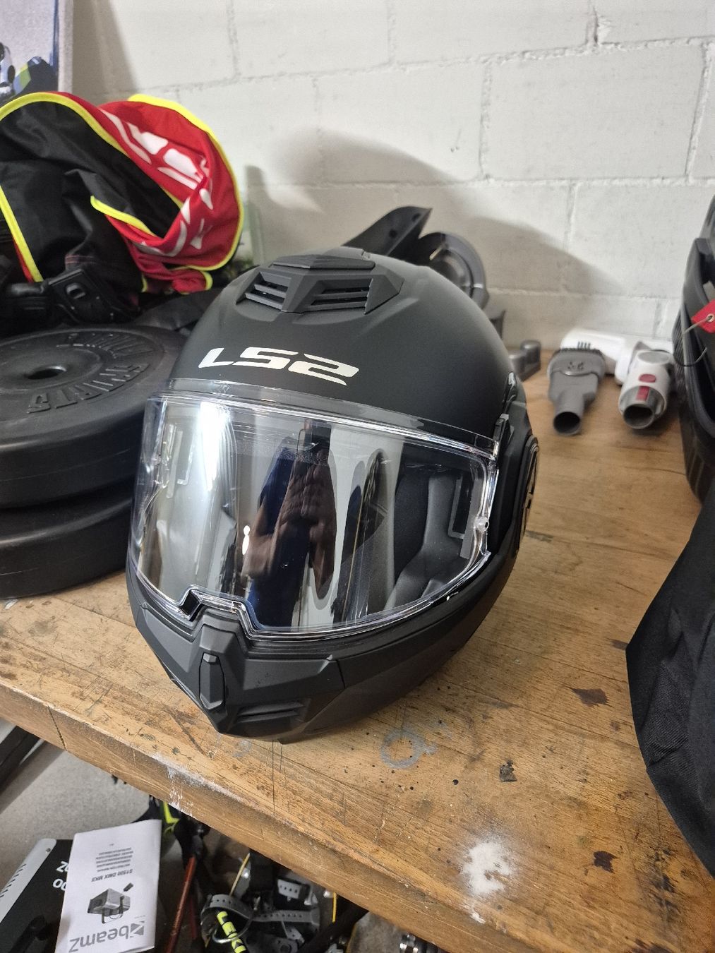 Casques & visières: Neuwertiger LS2 Helm – Neuf (Voir description) à Tuggen par Patrick820 1