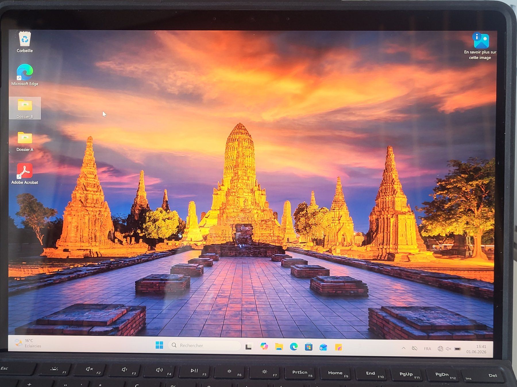 Microsoft Notebook: Microsoft Surface Pro 8 + Mouse Arc et chargeur, super état – Usato da Cheseaux-sur-Lausanne venduto da Armani7 2
