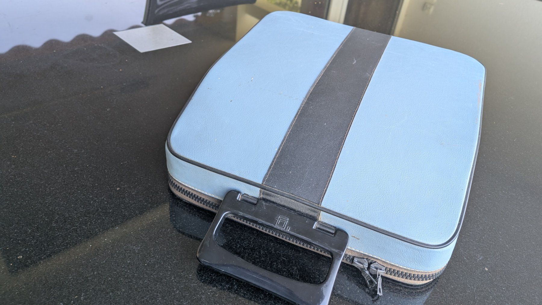 Olivetti Machines à écrire: Olivetti Lettera 22 mit Originalkoffer – D'occasion à Schwerzenbach par Woody1 1