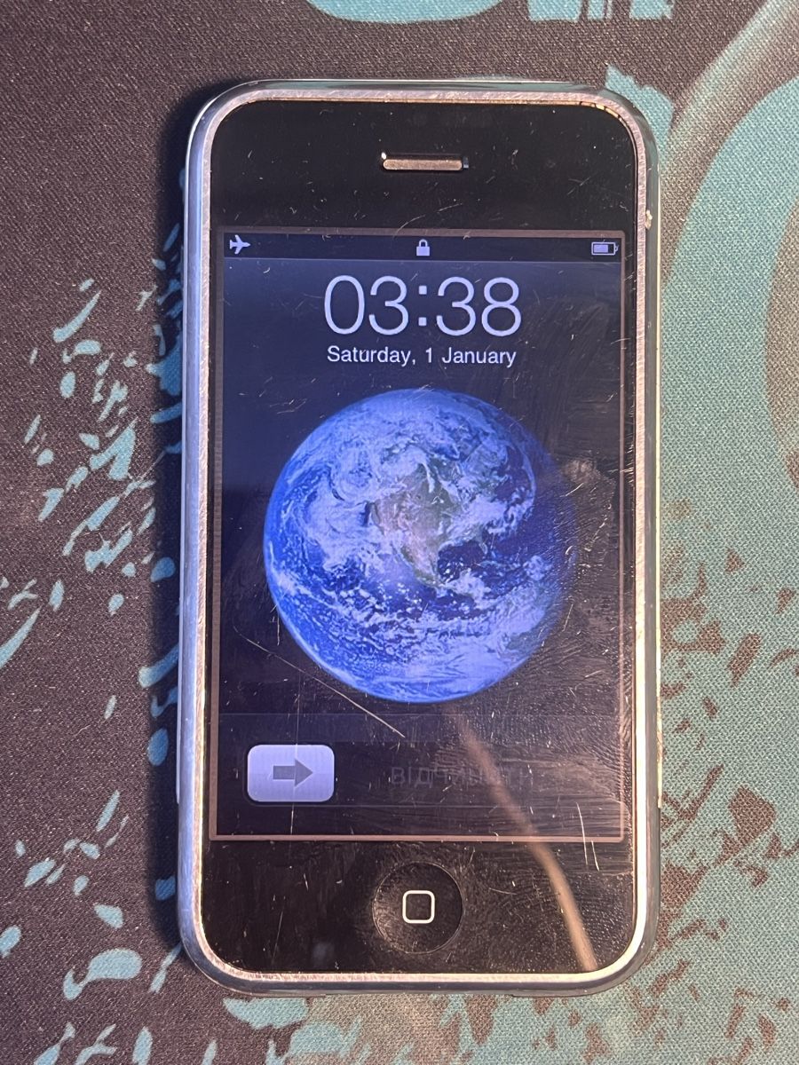 Apple Handys / Smartphones: Apple iPhone (1. Generation / 2G) A1203 – Defekt aus Wädenswil von dai_2bcv 1