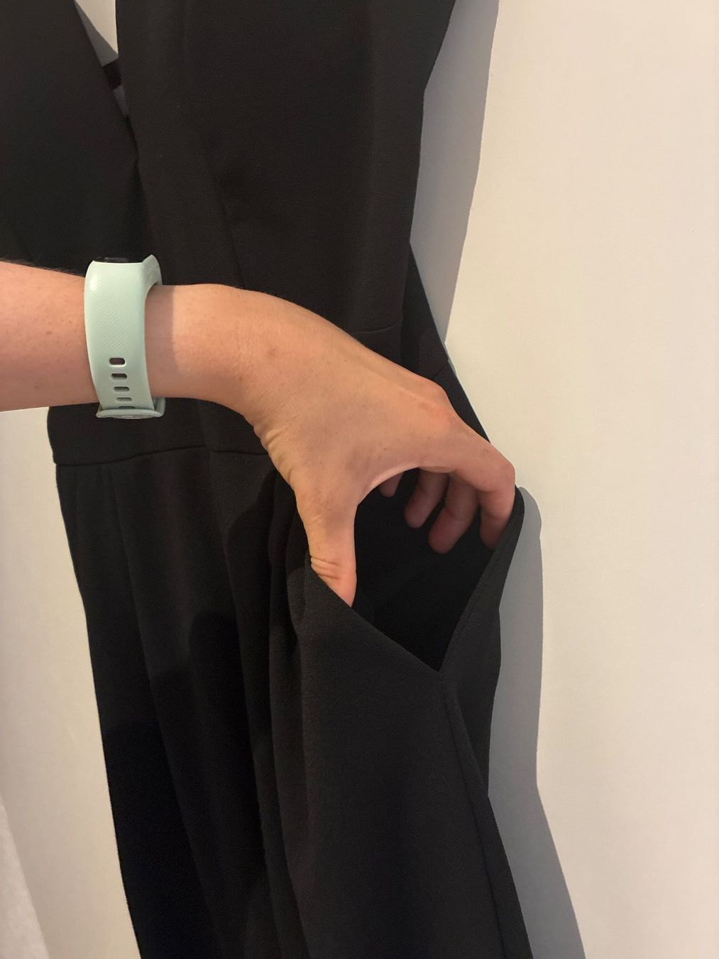 Wal G. Jumpsuits: Jumpsuit schwarz Grösse L 95%Polyester. Mit V ausschnitt – D'occasion à Winterthur par StEfFi_94ZiSt 4