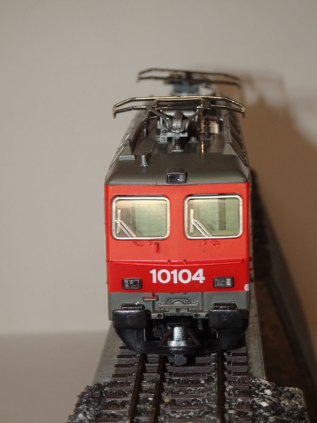 Roco Modellini di ferrovie: ROCO SBB Re 4/4 IV   H0 DC – Usato da Hinwil venduto da Berling0 4