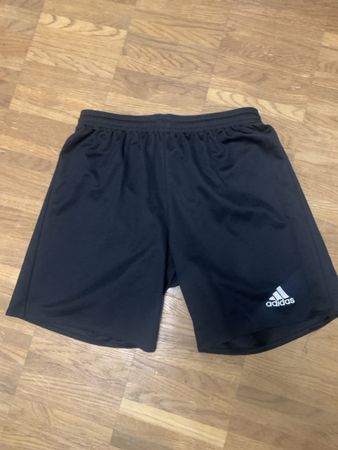 Sportshorts Adidas schwarz Grösse 152 guter Zustand